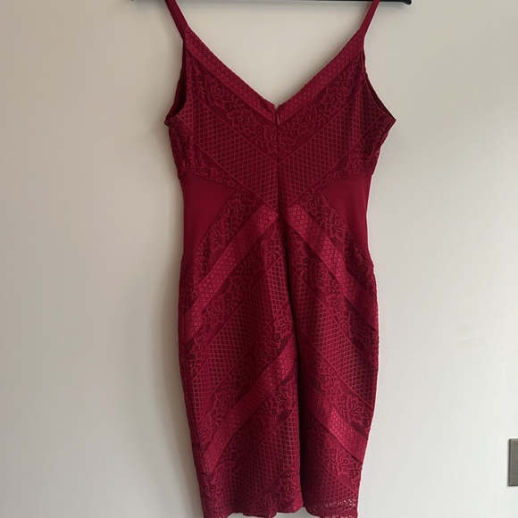 Beautiful red lace mini dress from Guess, in perfect condition - Picture 4 of 5